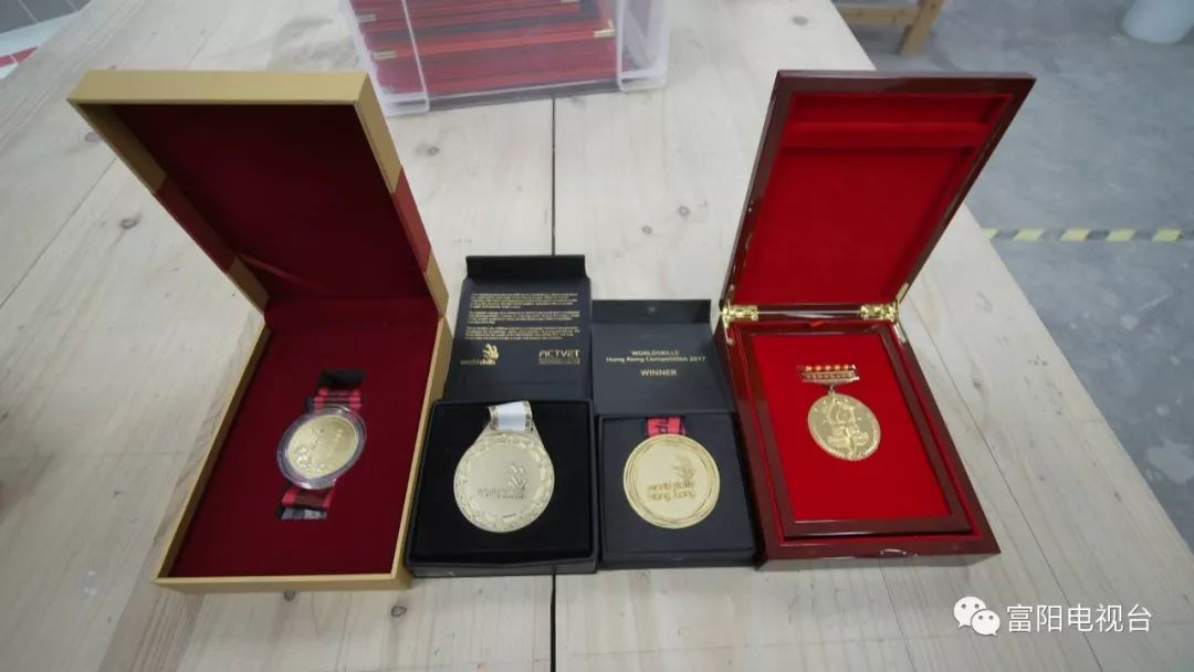 西班牙运动员技压群雄夺得奖章的简单介绍