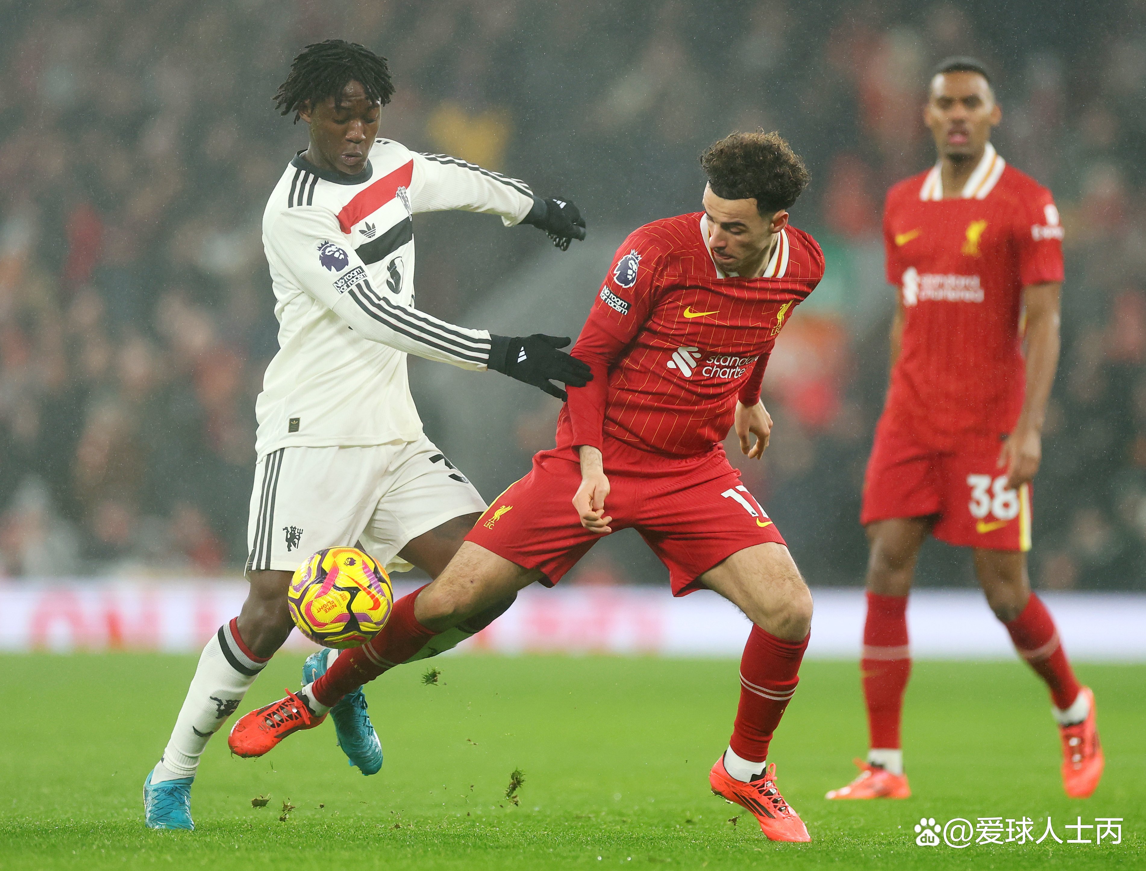 关于利物浦遭遇争议红牌，格列兹曼乘势反超比分完成逆转的信息