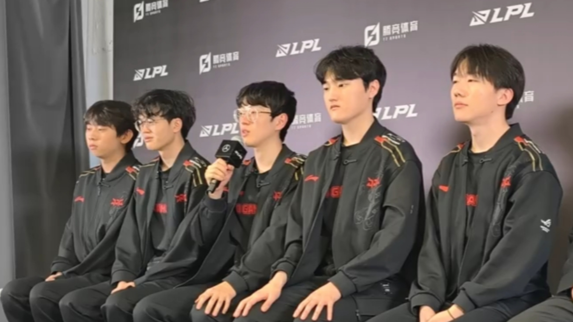  Scout在老鹰比赛中绝杀，大胜引发热议！